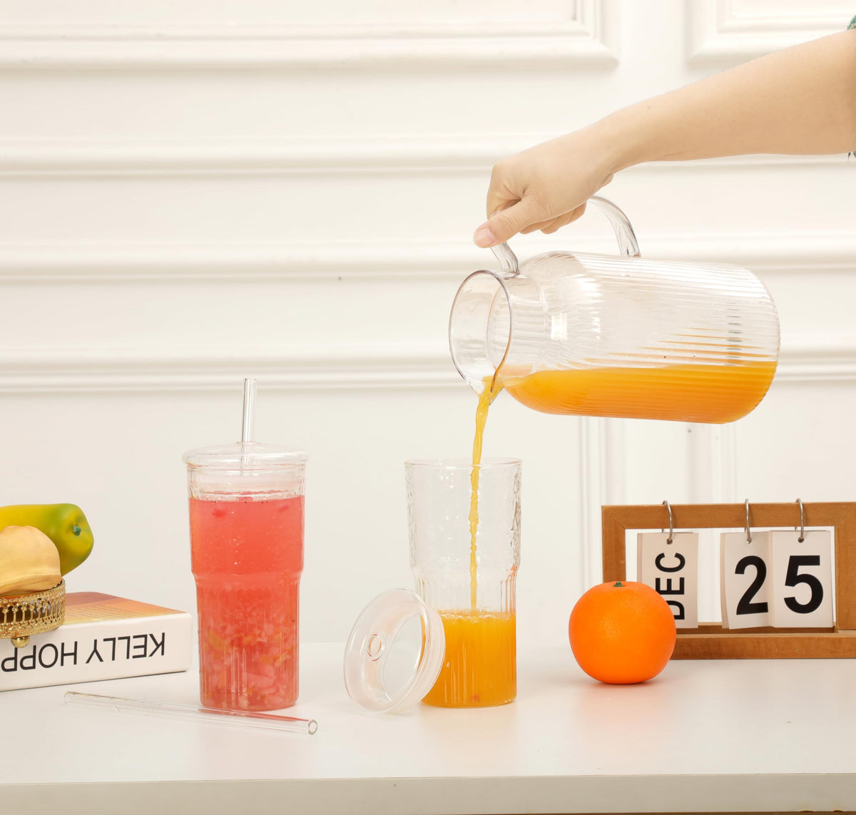 2Pcs 22oz Glass Cups with Lids and Straws J360274