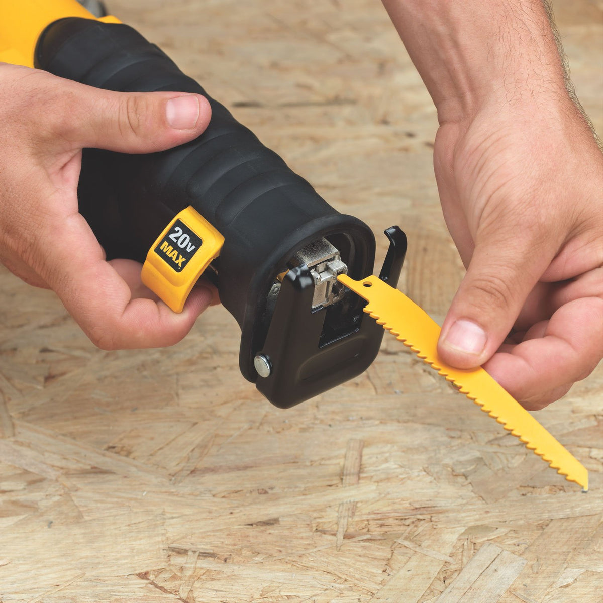 20-Volt Li-Ion Reciprocating Saw Kit D343